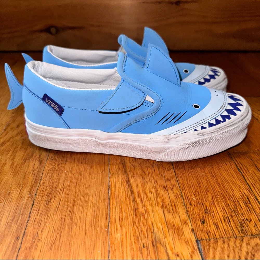 Vans Kids size 2 blue shark sneakers with fins